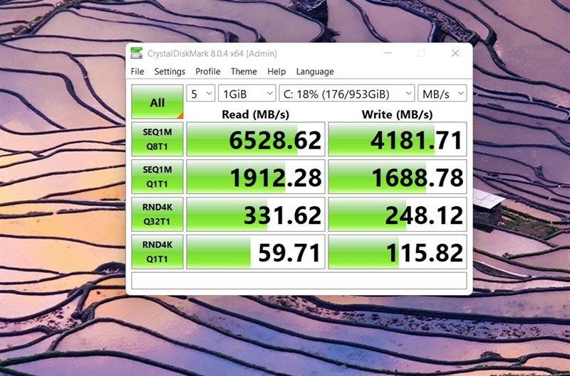 Đo tốc độ đọc/ghi của ổ cứng SSD 512 GB bên trong HP Elitebook Dragonfly G3. Đo tốc độ đọc/ghi của ổ cứng SSD 512 GB bên trong HP Elitebook Dragonfly G3.