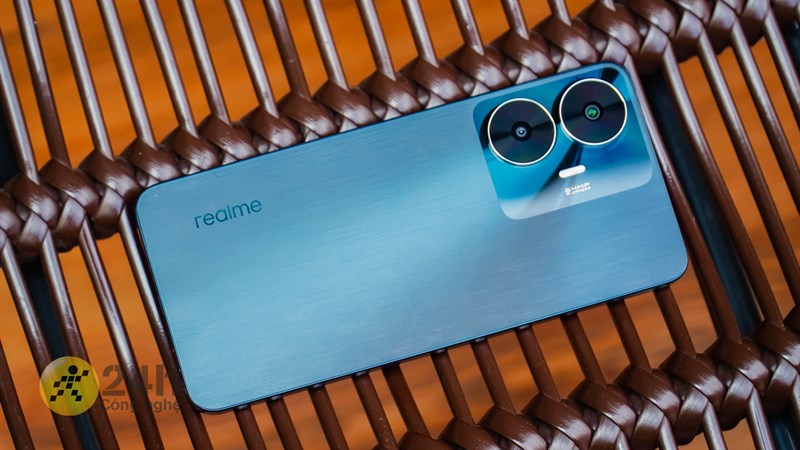 realme C55 cũng không kém phần sang trọng.