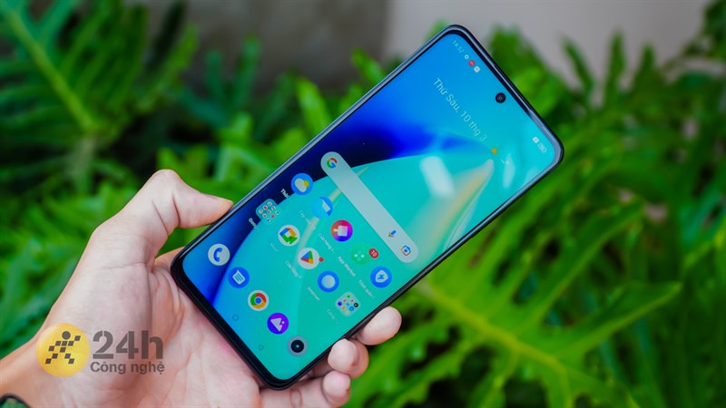 Màn hình của realme C55 được thiết kế theo dạng nốt ruồi quen thuộc Màn hình của realme C55 được thiết kế theo dạng nốt ruồi quen thuộc