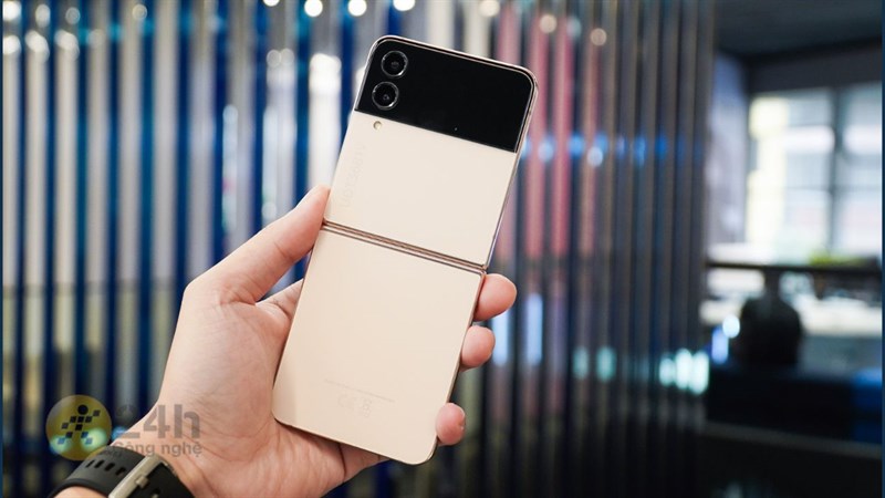 Samsung Galaxy Z Flip 4 - Điện thoại màn hình gập giá cực tốt Samsung Galaxy Z Flip 4 - Điện thoại màn hình gập giá cực tốt