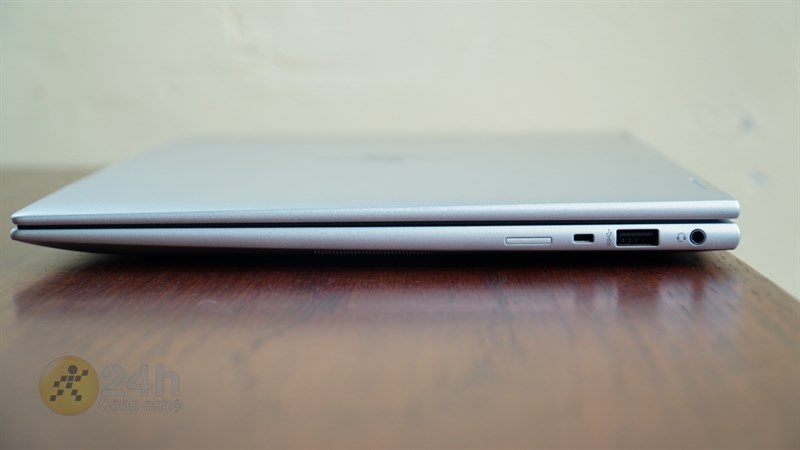 Cạnh phải của Elitebook X360 1040 G9 Cạnh phải của Elitebook X360 1040 G9