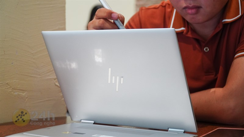 HP Elitebook X360 1040 G9 hiện đang được mở bán với mức 49.99 triệu tại TGDĐ HP Elitebook X360 1040 G9 hiện đang được mở bán với mức 49.99 triệu tại TGDĐ
