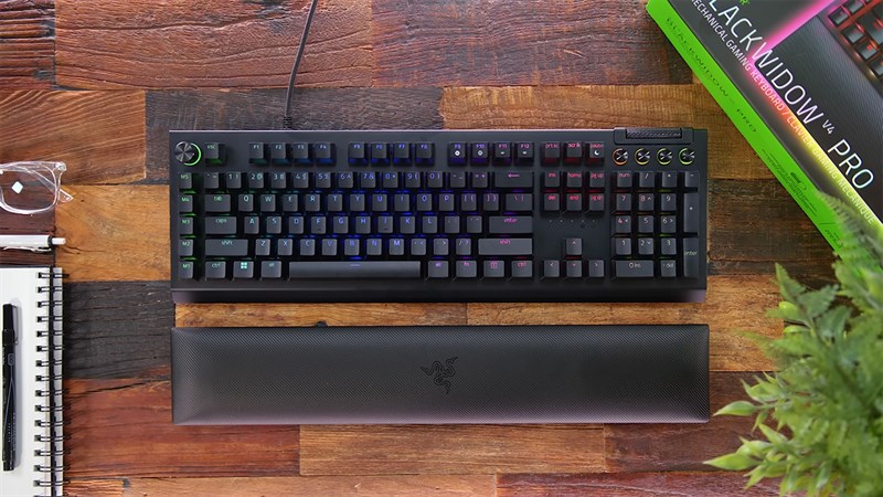 Razer BlackWidow V4 Pro vẫn sở hữu layout full size quen thuộc