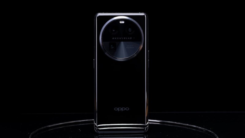 OPPO Find X6 mang trên mình những đường cong mềm mại hiện diện ở các cạnh