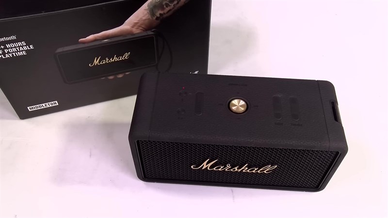 Marshall Middleton là một sản phẩm loa di động chất lượng cao với thiết kế hiện đại và hấp dẫn. Marshall Middleton là một sản phẩm loa di động chất lượng cao với thiết kế hiện đại và hấp dẫn.