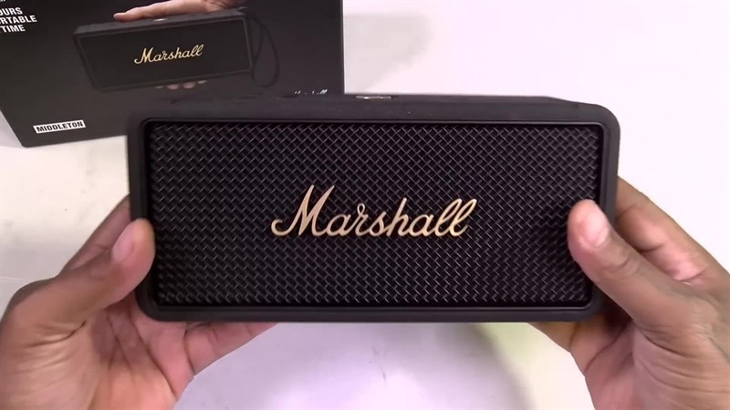 Marshall Middleton có kích thước 10.92 x 23.11 x 9.65 cm và nặng khoảng 1.81 kg. Marshall Middleton có kích thước 10.92 x 23.11 x 9.65 cm và nặng khoảng 1.81 kg.