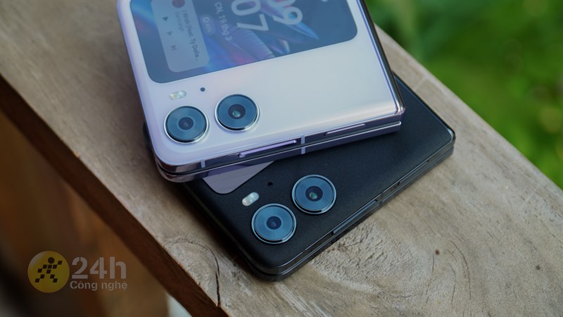 Nổi bật nhất trên mặt lưng OPPO Find N2 Flip là cụm camera và màn hình phụ lớn Nổi bật nhất trên mặt lưng OPPO Find N2 Flip là cụm camera và màn hình phụ lớn