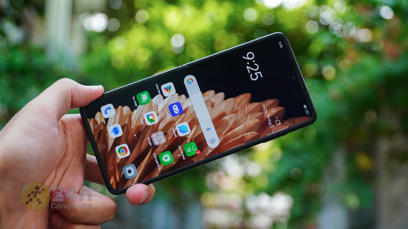 OPPO Find N2 Flip sở hữu màn hình kích thước lớn cùng chất lượng hiển thị tốt OPPO Find N2 Flip sở hữu màn hình kích thước lớn cùng chất lượng hiển thị tốt