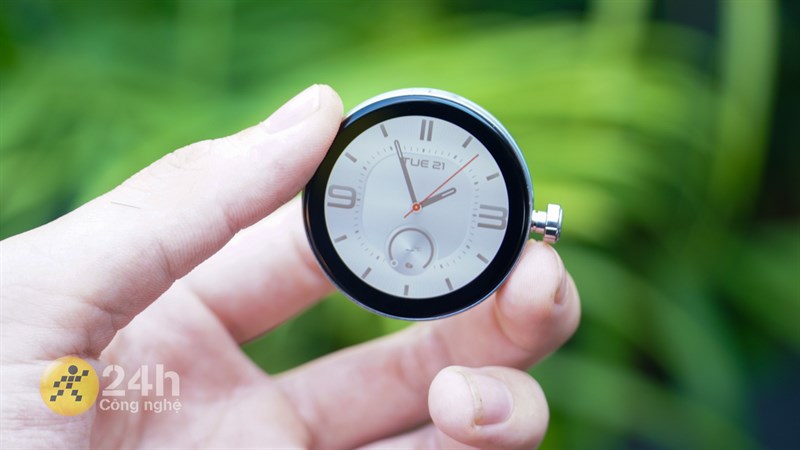 Ở phía bên cạnh phải của HUAWEI WATCH GT Cyber bạn sẽ bắt gặp một nút xoay.