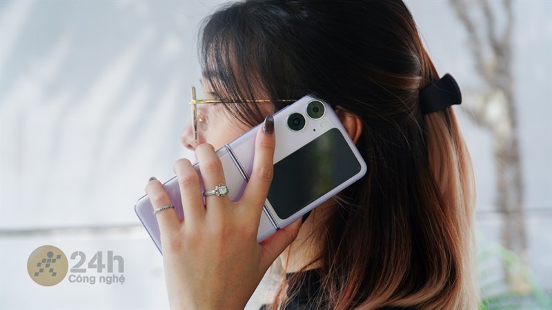 Mua điện thoại gập chính hãng là an tâm nhất rồi còn gì Mua điện thoại gập chính hãng là an tâm nhất rồi còn gì