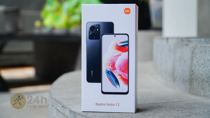 Redmi Note 12 có thiết kế hộp đựng quen thuộc trên các sản phẩm smartphone Xiaomi với tone trắng chủ đạo. Redmi Note 12 có thiết kế hộp đựng quen thuộc trên các sản phẩm smartphone Xiaomi với tone trắng chủ đạo.
