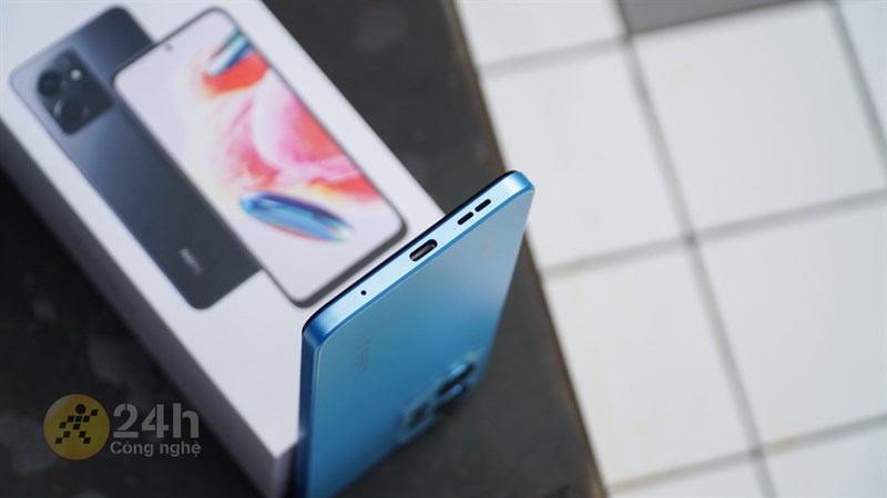 Cạnh dưới của Redmi Note 12. Cạnh dưới của Redmi Note 12.