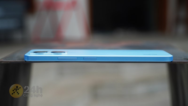 Cạnh phải của Redmi Note 12. Cạnh phải của Redmi Note 12.