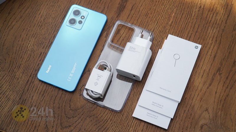Bên trong hộp sẽ bao gồm Redmi Note 12, sách hướng dẫn sử dụng, que chọc SIM, ốp lưng, củ sạc và dây sạc. Bên trong hộp sẽ bao gồm Redmi Note 12, sách hướng dẫn sử dụng, que chọc SIM, ốp lưng, củ sạc và dây sạc.