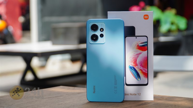 Redmi Note 12 có tổng thể mang nhiều nét tương đồng với phiên bản Pro. Redmi Note 12 có tổng thể mang nhiều nét tương đồng với phiên bản Pro.