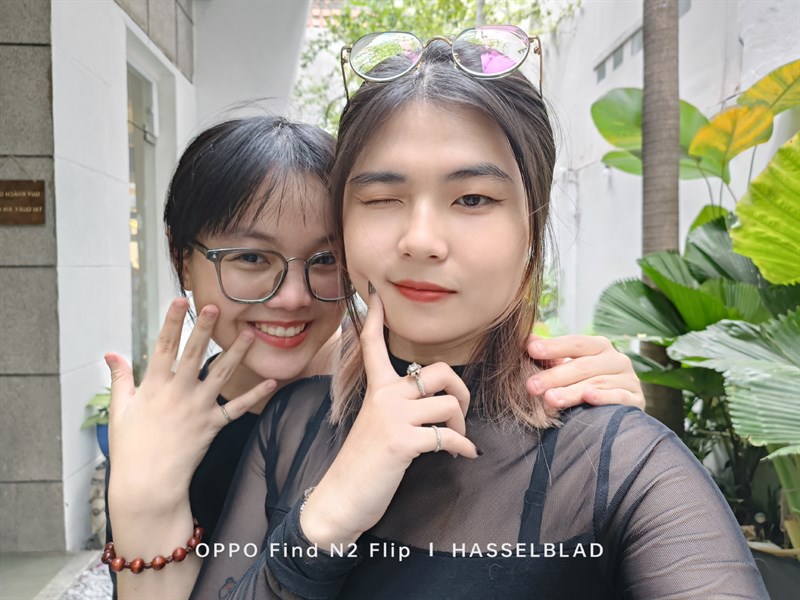 Ảnh chụp selfie từ camera trước của OPPO Find N2 Flip trong điều kiện thiếu sáng. Ảnh chụp selfie từ camera trước của OPPO Find N2 Flip trong điều kiện thiếu sáng.