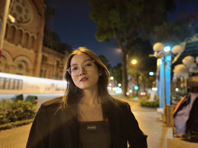 Ảnh chụp ở chế độ chân dung trong điều kiện thiếu sáng từ camera OPPO Find N2 Flip. Ảnh chụp ở chế độ chân dung trong điều kiện thiếu sáng từ camera OPPO Find N2 Flip.