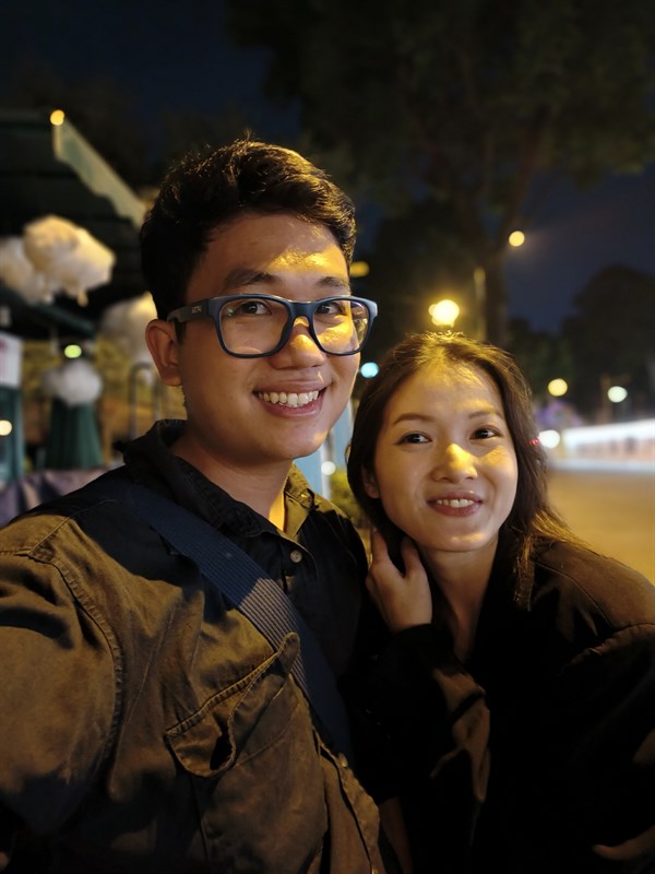 Ảnh chụp selfie từ camera trước của OPPO Find N2 Flip trong điều kiện thiếu sáng. Ảnh chụp selfie từ camera trước của OPPO Find N2 Flip trong điều kiện thiếu sáng.