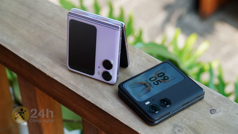 2 tùy chọn màu của OPPO Find N2 Flip và mình rất thích phiên bản màu đen. 2 tùy chọn màu của OPPO Find N2 Flip và mình rất thích phiên bản màu đen.