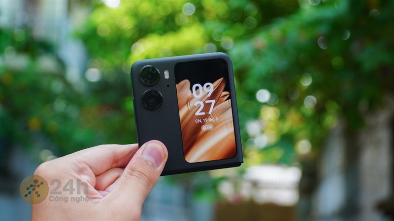 Tiếc là màn hình phụ của OPPO Find N2 Flip chưa hỗ trợ cho các ứng dụng mạng xã hội. Tiếc là màn hình phụ của OPPO Find N2 Flip chưa hỗ trợ cho các ứng dụng mạng xã hội.