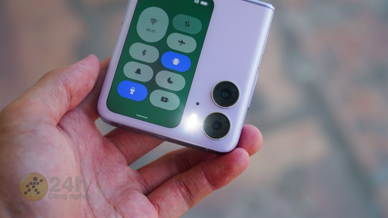 Nếu máy không đếm ngược thì đèn flash sẽ chiếu trực tiếp vào mắt chúng ta. Nếu máy không đếm ngược thì đèn flash sẽ chiếu trực tiếp vào mắt chúng ta.