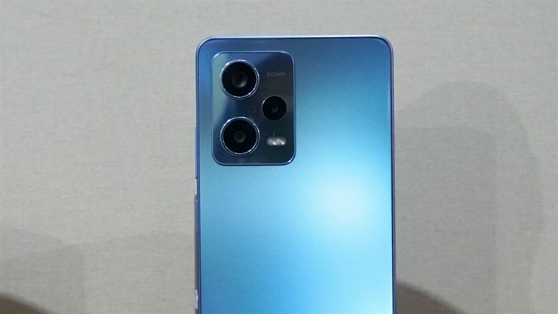 Cụm camera làm nên điểm nhấn cho Redmi Note 12 Pro 5G