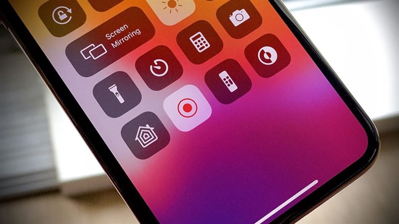 Nếu không tiện tay thao tác với iPhone, tính năng mới này sẽ cho phép bạn có thể kích hoạt quay màn hình từ xa (Ảnh: iOS Gadget Hack) Nếu không tiện tay thao tác với iPhone, tính năng mới này sẽ cho phép bạn có thể kích hoạt quay màn hình từ xa (Ảnh: iOS Gadget Hack)