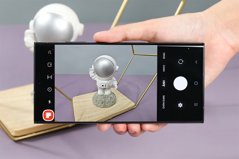 Flagship chứa nhiều tính năng camera chất lượng, ăn đứt gaming phone