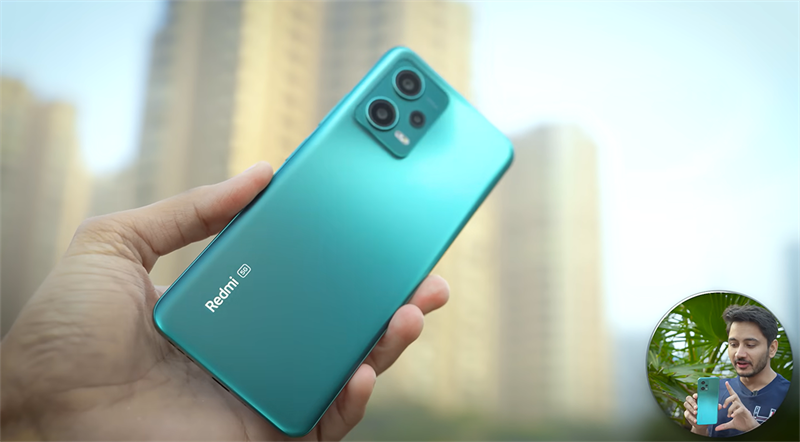 Nhờ thế mà Redmi Note 12 5G mang đến trải nghiệm cầm nắm tốt Nhờ thế mà Redmi Note 12 5G mang đến trải nghiệm cầm nắm tốt