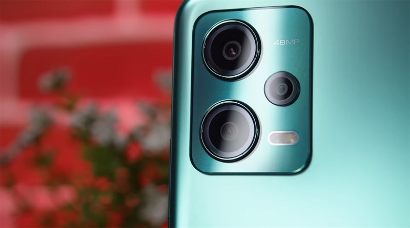 Cụm camera có thể xem là một trong những điểm nổi bật trên thiết kế của Redmi Note 12 5G Cụm camera có thể xem là một trong những điểm nổi bật trên thiết kế của Redmi Note 12 5G