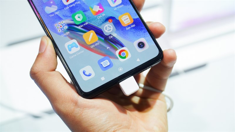 Phần viền màn hình bên dưới cũng được Xiaomi tối ưu độ mỏng.
