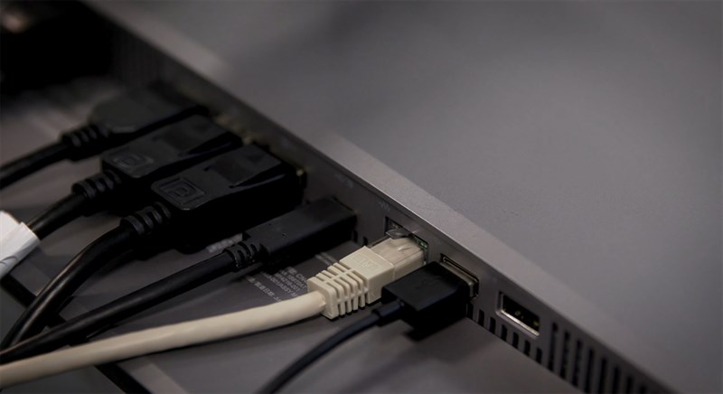 Màn hình HP Z27xs G3 còn có nhiều cổng kết nối đi kèm Màn hình HP Z27xs G3 còn có nhiều cổng kết nối đi kèm