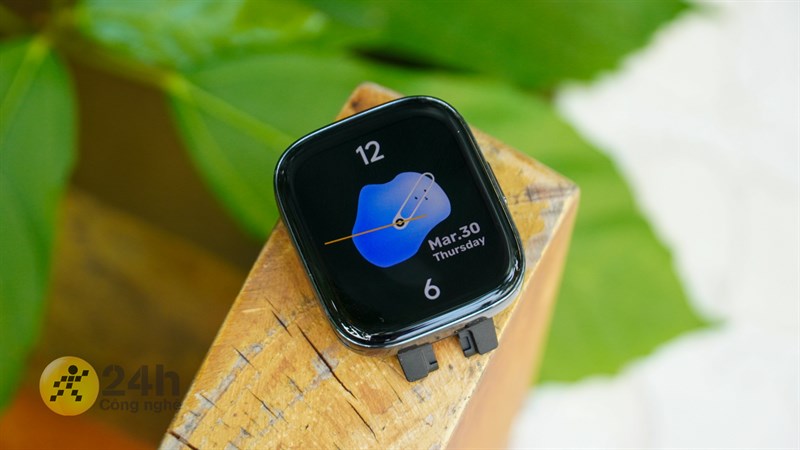 Mặt đồng hồ của Redmi Watch 3 có thiết kế thanh lịch với tổng thể vuông vức. Mặt đồng hồ của Redmi Watch 3 có thiết kế thanh lịch với tổng thể vuông vức.