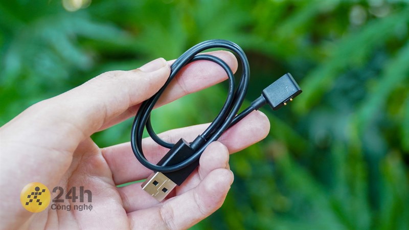 Bên trong hộp, bạn sẽ tìm thấy Redmi Watch 3, dây sạc có kèm chân đế nam châm và sách hướng dẫn sử dụng. Bên trong hộp, bạn sẽ tìm thấy Redmi Watch 3, dây sạc có kèm chân đế nam châm và sách hướng dẫn sử dụng.