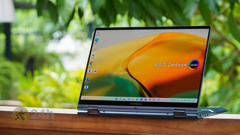 ASUS Zenbook 14 Flip OLED 2023 còn có màn hình OLED với độ phân giải 2.8K