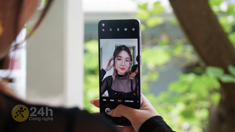 Màn hình chính của OPPO Find N2 Flip cũng không hề kém cạnh với những mẫu flagship khác Màn hình chính của OPPO Find N2 Flip cũng không hề kém cạnh với những mẫu flagship khác