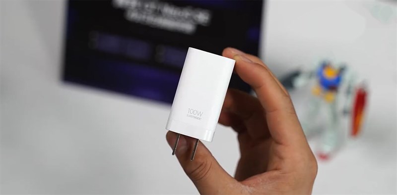 Thêm cục sạc nhanh 100 W nữa nè Thêm cục sạc nhanh 100 W nữa nè