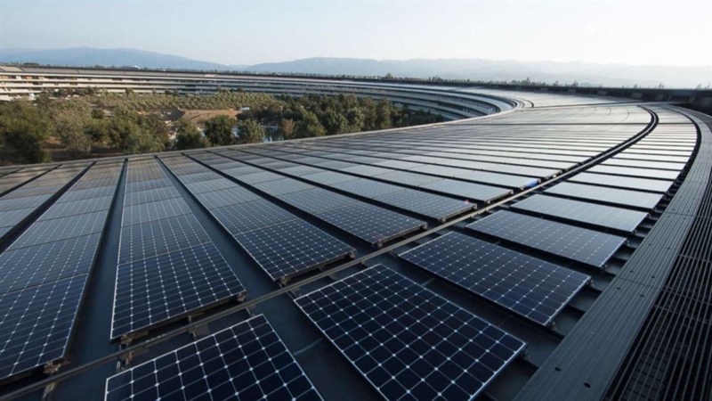 Những tấm pin năng lượng mặt trời được phủ đầy Apple Park Những tấm pin năng lượng mặt trời được phủ đầy Apple Park