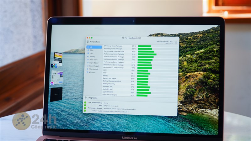 MacBook Air M1 không có quạt tản nhiệt nên máy không phát ra tiếng động lớn. MacBook Air M1 không có quạt tản nhiệt nên máy không phát ra tiếng động lớn.