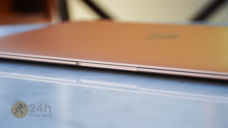 Mọi chi tiết, đường cắt đều được Apple hoàn thiện tỉ mỉ và không có một chi tiết thừa. Mọi chi tiết, đường cắt đều được Apple hoàn thiện tỉ mỉ và không có một chi tiết thừa.