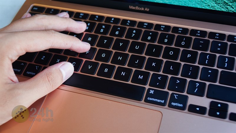 Trải nghiệm gõ phím trên MacBook Air M1 cũng đã lắm đó nha các bạn! Trải nghiệm gõ phím trên MacBook Air M1 cũng đã lắm đó nha các bạn!