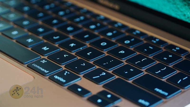 Bàn phím của chiếc laptop này có độ nảy tốt, phím bấm êm. Bàn phím của chiếc laptop này có độ nảy tốt, phím bấm êm.