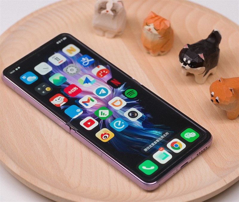 Vivo X Flip sẽ còn được trang bị dung lượng RAM 12 GB và bộ nhớ trong 512 GB