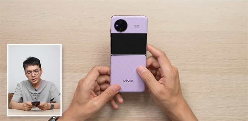 Cuối cùng là nhân vật chính của chúng ta - Vivo X Flip