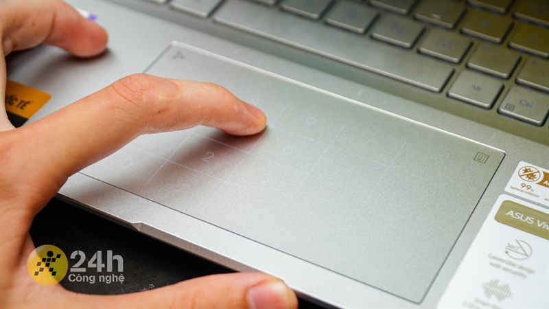 Phần trackpad cho trải nghiệm di chuột mượt mà