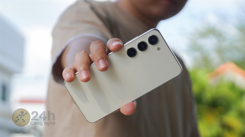 Thiết kế mặt sau của Galaxy S23 5G phải nói là miễn chê luôn Thiết kế mặt sau của Galaxy S23 5G phải nói là miễn chê luôn