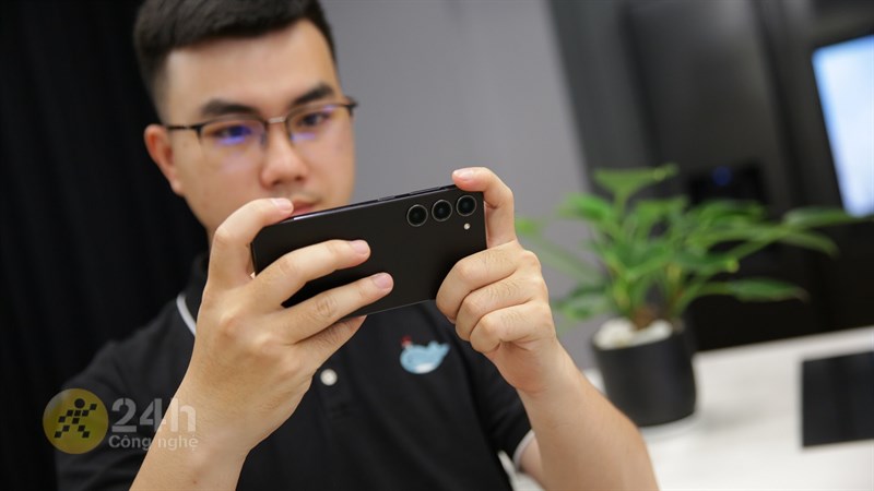 Galaxy S23 có hiệu năng mạnh mẽ, nên đáng mua hơn bao giờ hết Galaxy S23 có hiệu năng mạnh mẽ, nên đáng mua hơn bao giờ hết