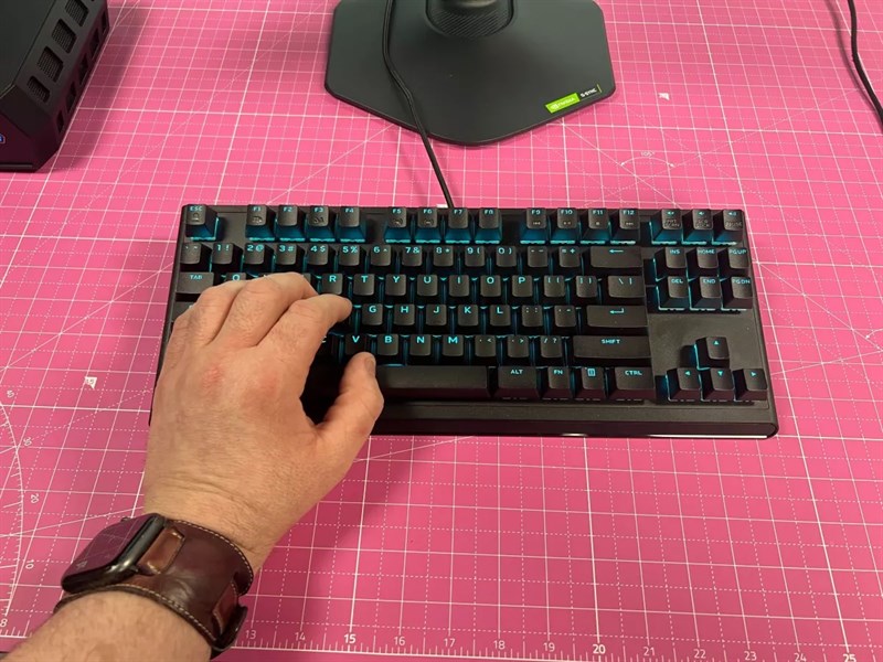 Bàn phím Alienware AW420K cho trải nghiệm gõ tốt, tốc độ phản hồi nhanh Bàn phím Alienware AW420K cho trải nghiệm gõ tốt, tốc độ phản hồi nhanh