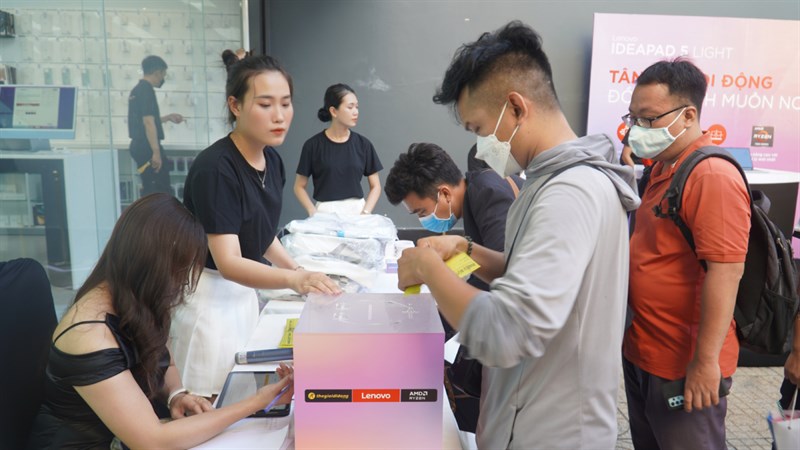 Toàn cảnh sự kiện mở bán Laptop Lenovo IdeaPad Slim 5 Light Toàn cảnh sự kiện mở bán Laptop Lenovo IdeaPad Slim 5 Light
