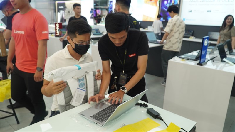 Toàn cảnh sự kiện mở bán Laptop Lenovo IdeaPad Slim 5 Light Toàn cảnh sự kiện mở bán Laptop Lenovo IdeaPad Slim 5 Light